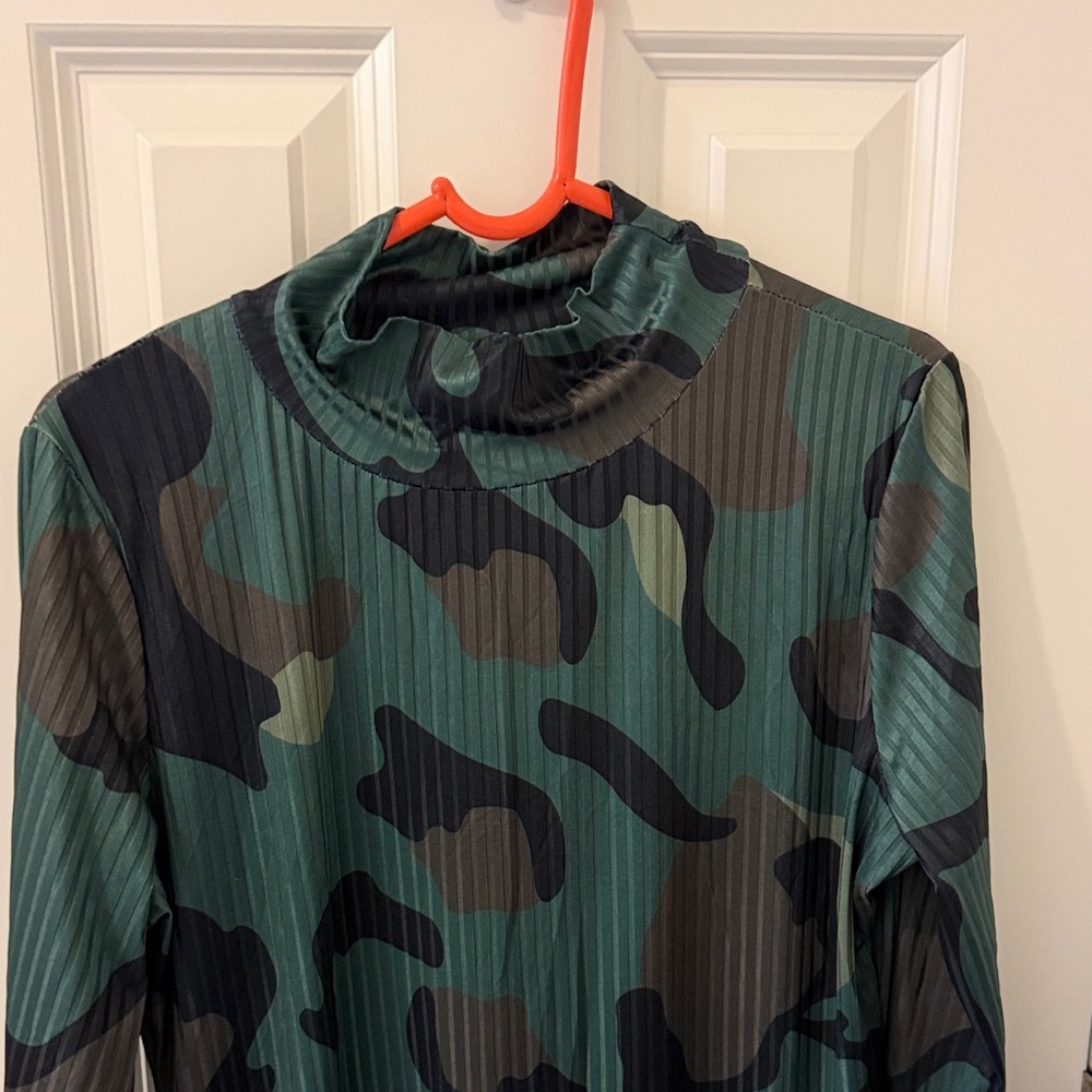 SHEIN Camouflage Long Sleeve Dress - Green and Black